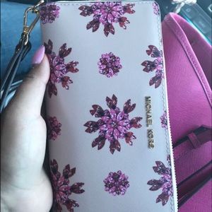 Large Michael Kors Wallet